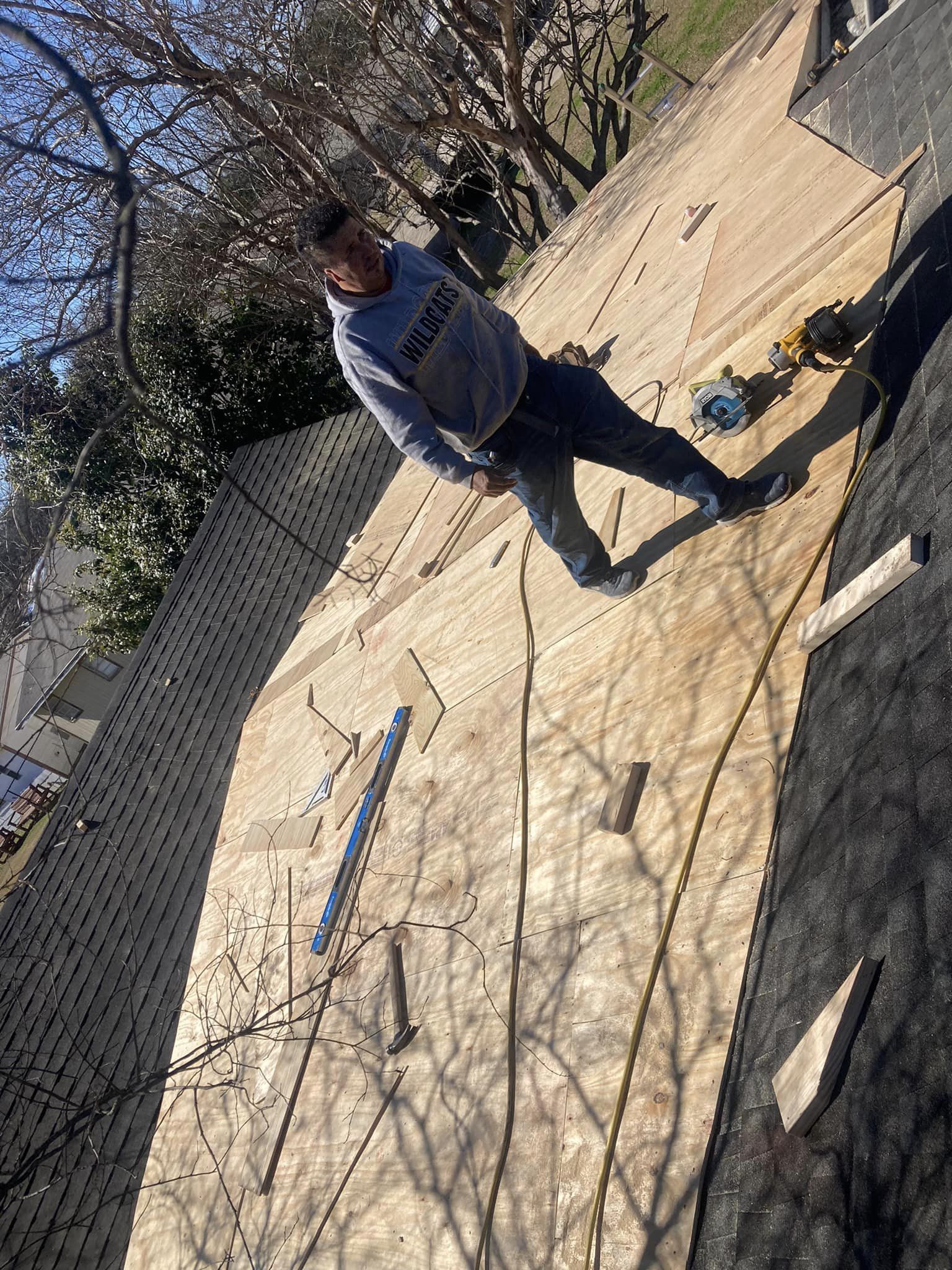 Rocky Xelaju General Remodeling Logo