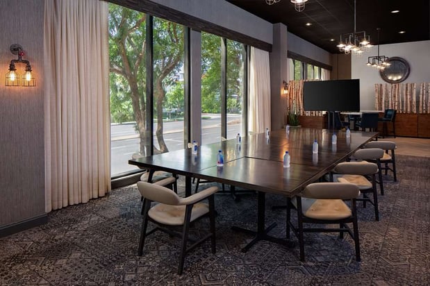 Images Hotel Zessa Orange County Airport, a DoubleTree by Hilton