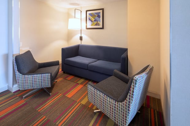 Images Holiday Inn Express & Suites Chicago West - St Charles by IHG