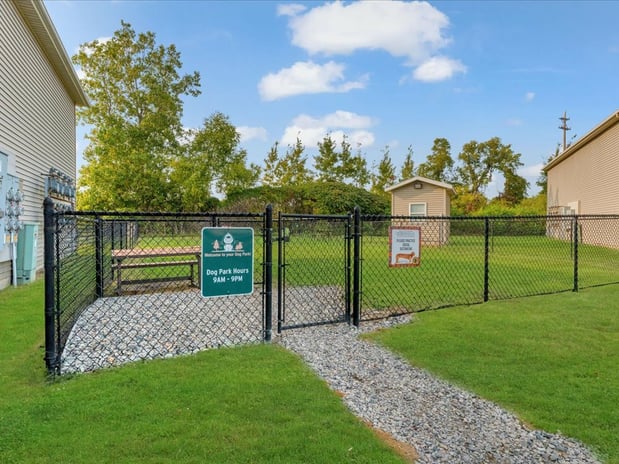 Images River Club Apartments