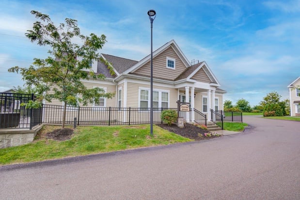 Images Canal Crossing Apartment Homes