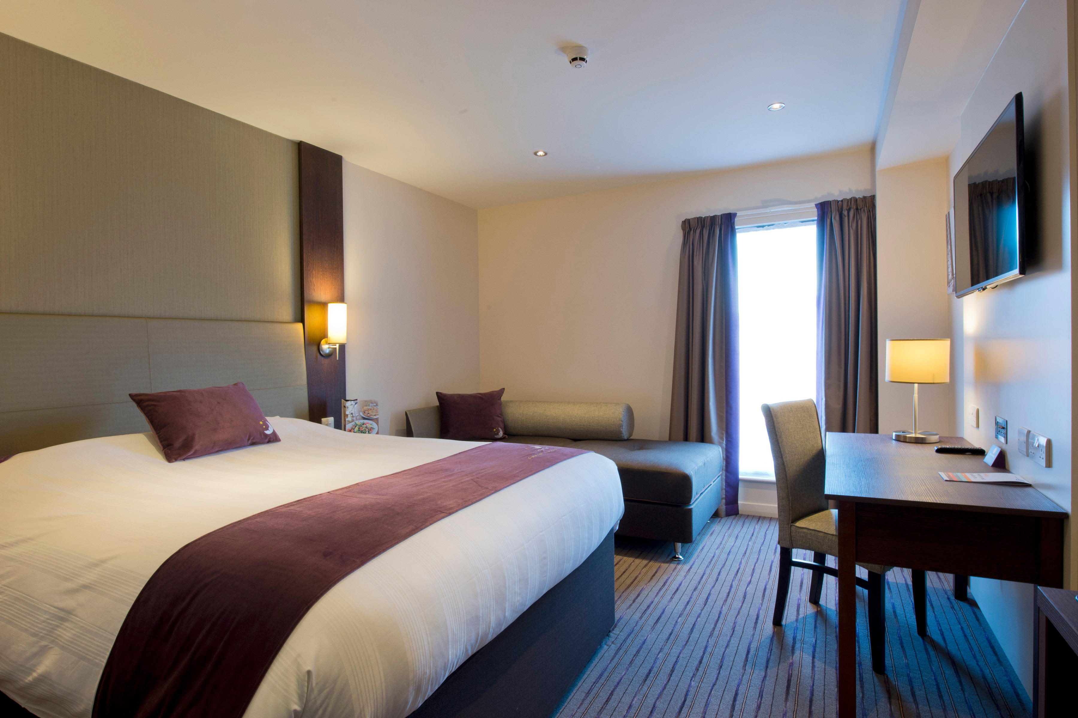 Premier Inn bedroom Premier Inn Exeter City Centre hotel Exeter 03333 219068