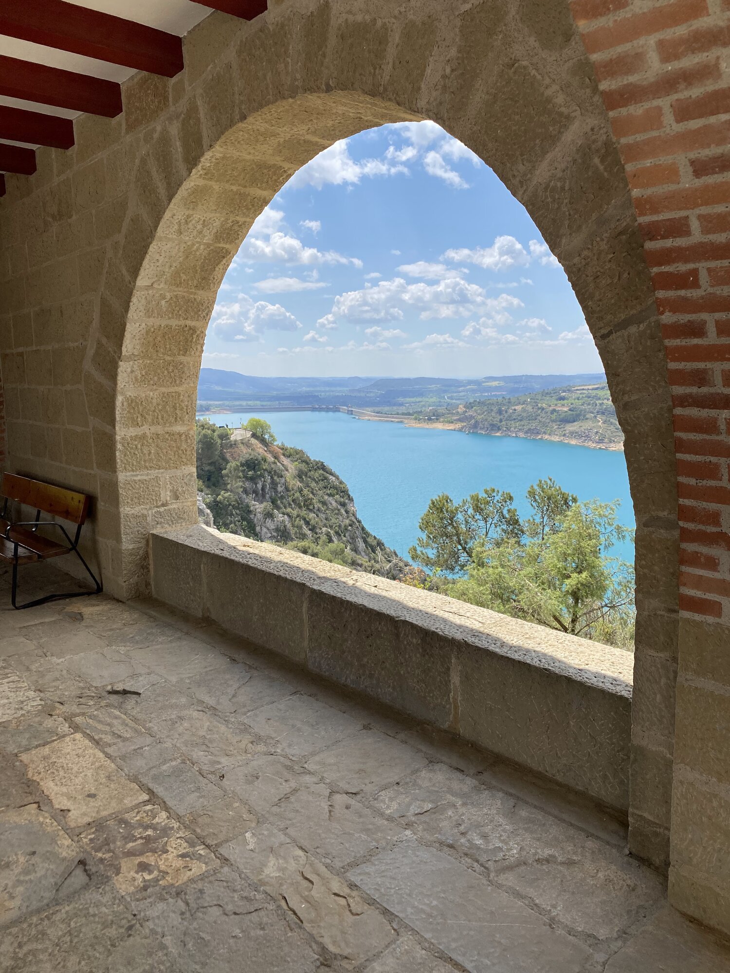 Images Fleet and Goo Minibus