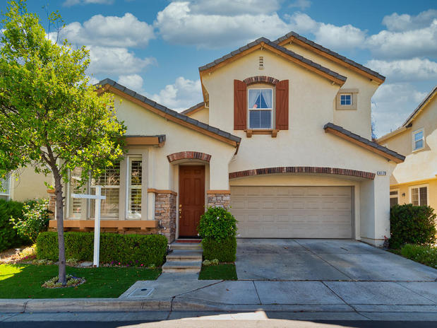 Images Amber Hom Realm Real Estate