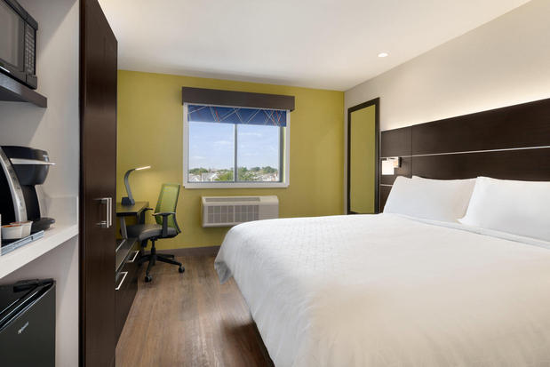 Images Holiday Inn Express Jamaica - Jfk Airtrain - Nyc by IHG