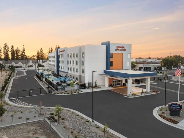 Images Hampton Inn & Suites Bakersfield Central