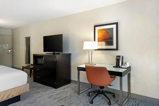 Images Holiday Inn Express Colton-Riverside North, an IHG Hotel