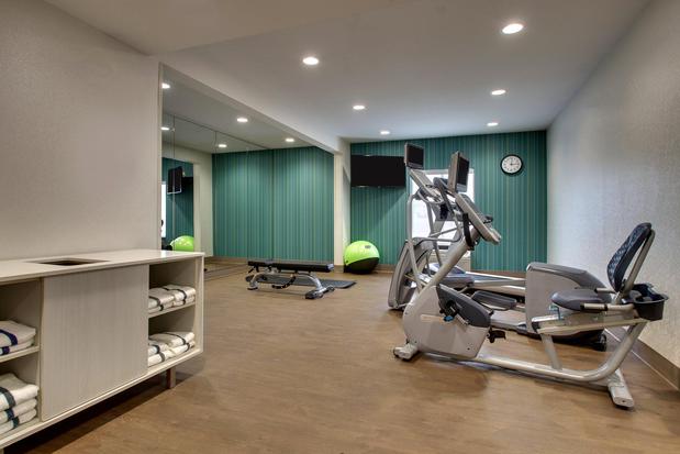 Images Holiday Inn Express & Suites Cedar Rapids-I-380 @ 33rd Ave by IHG