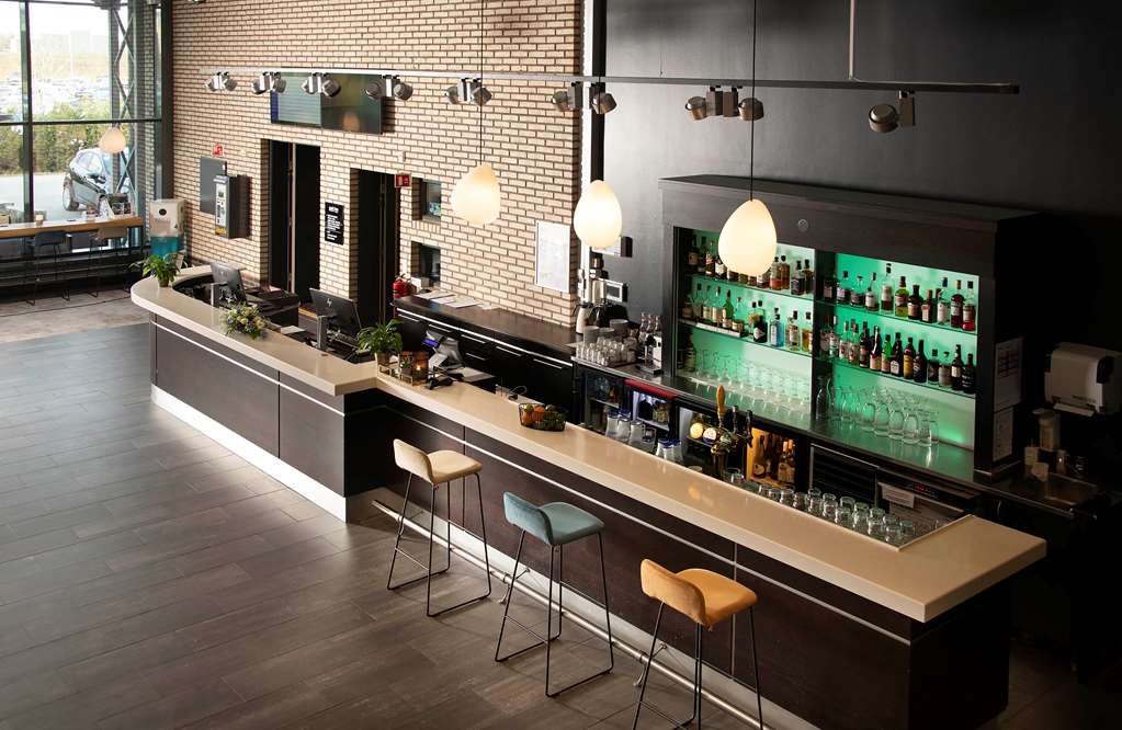 Images Park Inn by Radisson Oslo Airport Hotel West