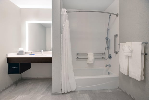 Images Holiday Inn Express & Suites Milwaukee - Brookfield by IHG