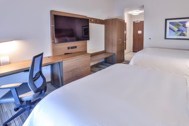 Images Holiday Inn Express & Suites Nashville Metrocenter Downtown by IHG