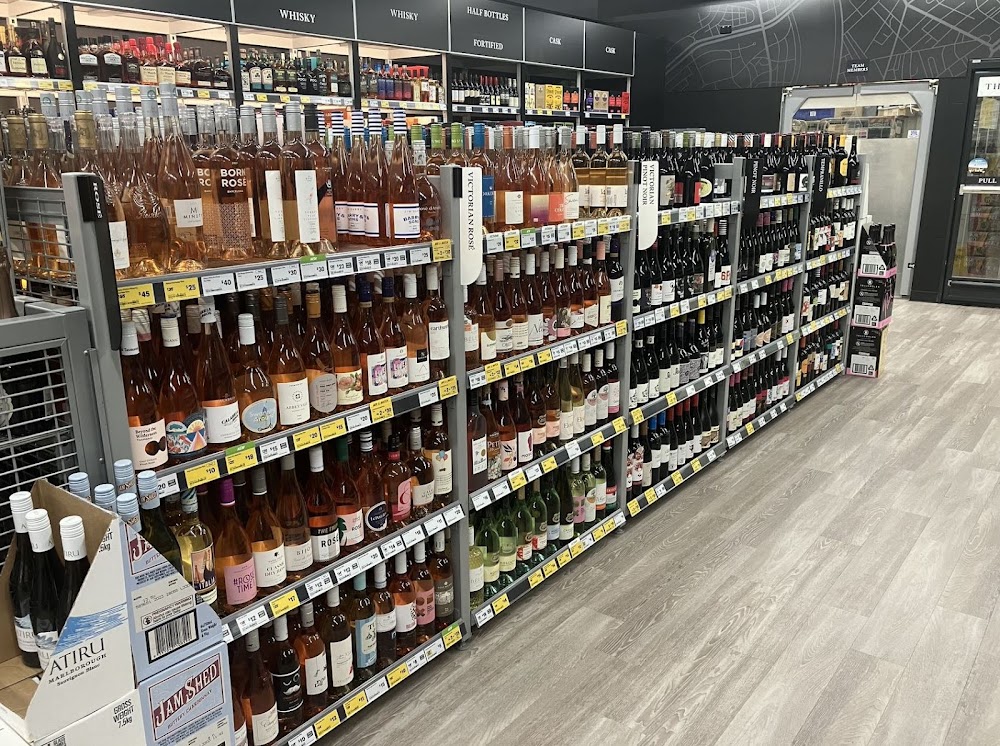 Images Liquorland Essendon Fields
