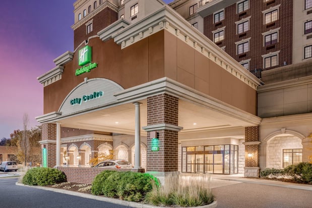 Images Holiday Inn Lafayette-City Centre by IHG