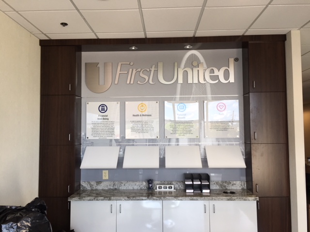 First United Bank - Dallas Preston Center - interior customer refreshment area