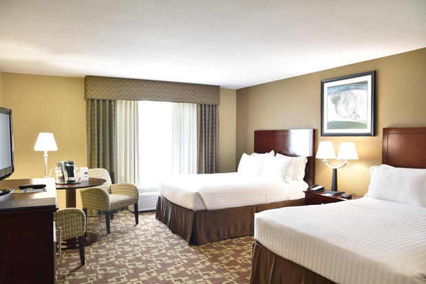 Images Holiday Inn Express & Suites St Charles, an IHG Hotel