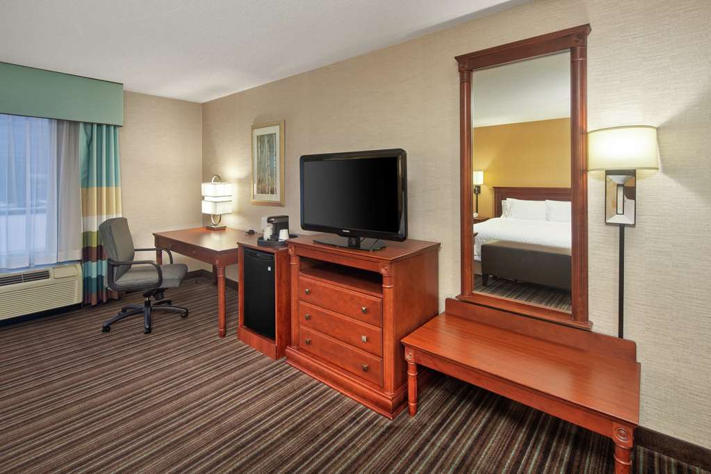 Images Hampton Inn & Suites by Hilton Toronto Airport