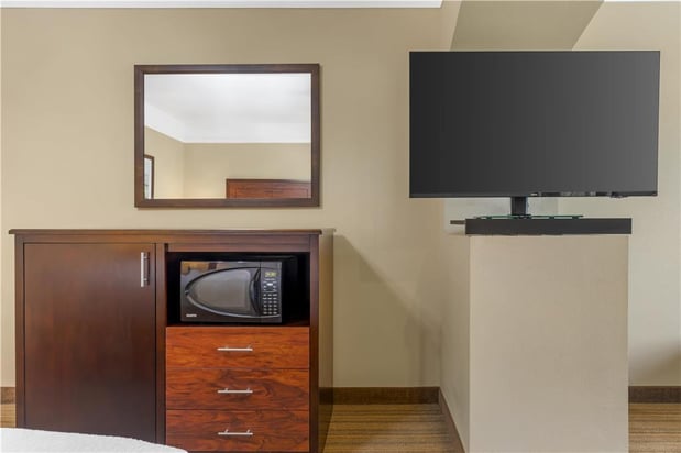 Images Best Western Plus Monica Royale Inn & Suites