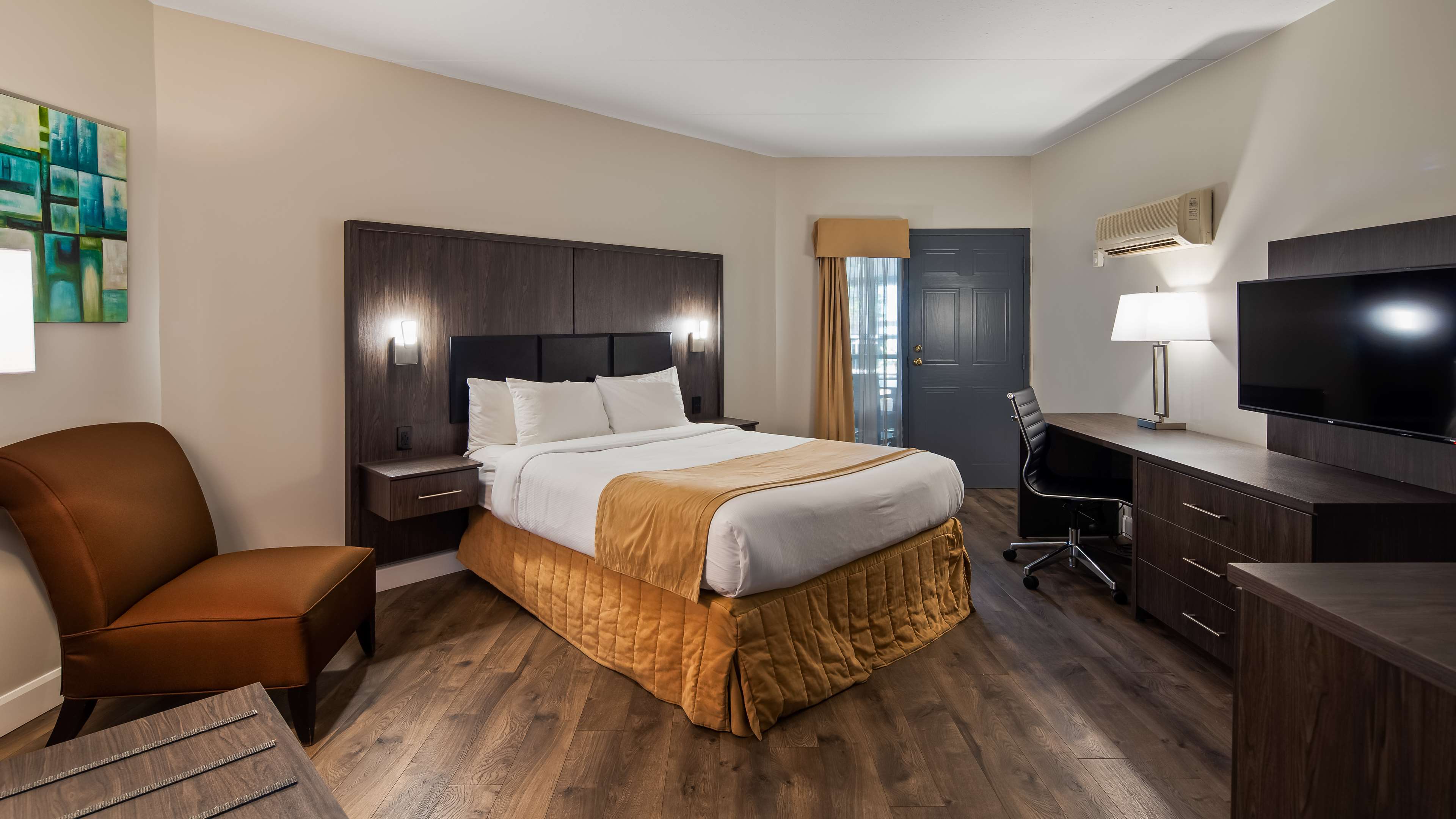Queen room with balcony Best Western Laval-Montreal Laval (450)681-9000