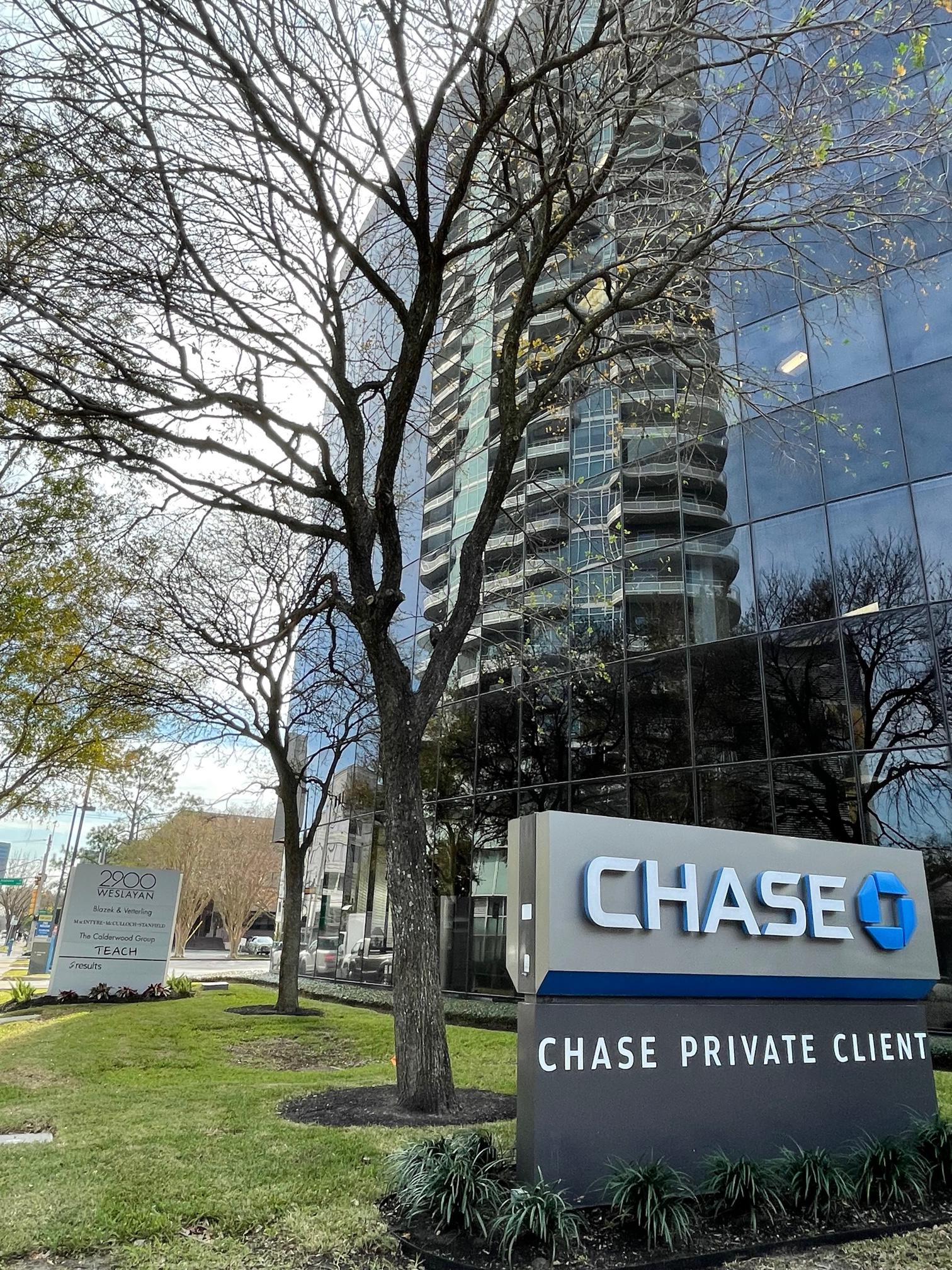 Chase building exterior in Houston, TX for Guide to Good Divorce