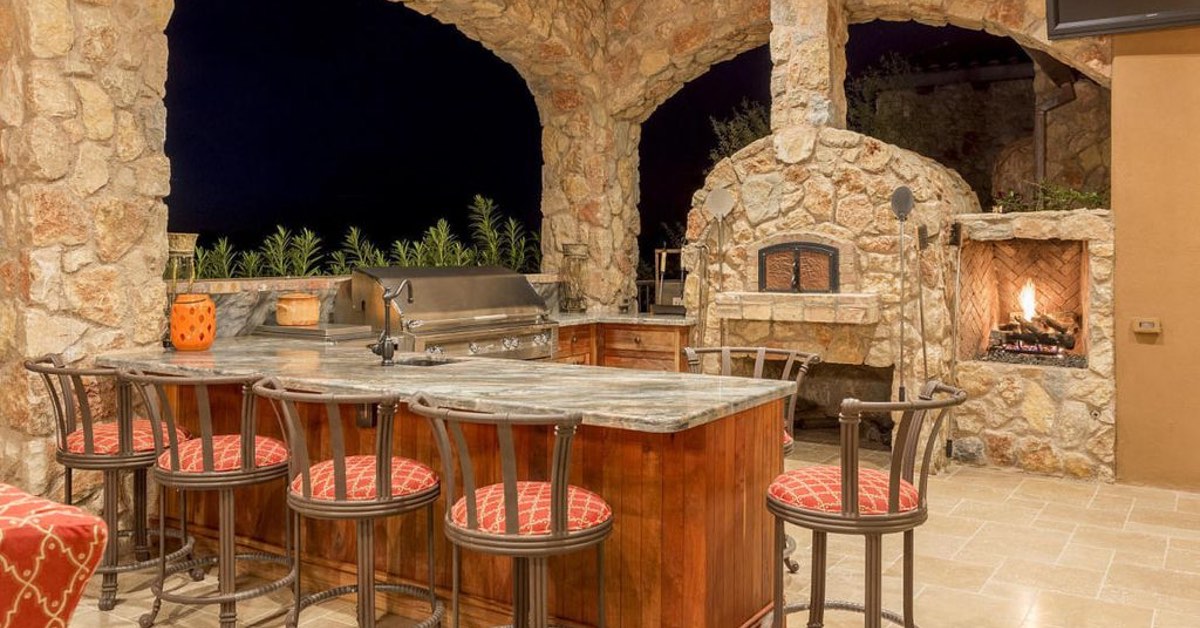 Outdoor Kitchens That Impress - Learn More: https://nolimitpools.com/2018/12/outdoor-kitchens-that-i No Limit Pools & Spas Mesa (602)421-9379