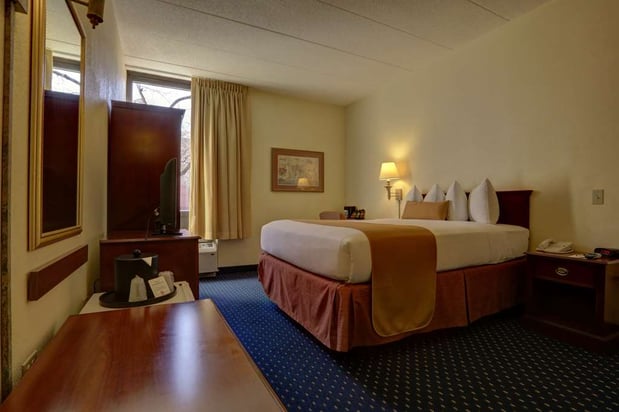 Images SureStay Plus by Best Western Chicago Lombard