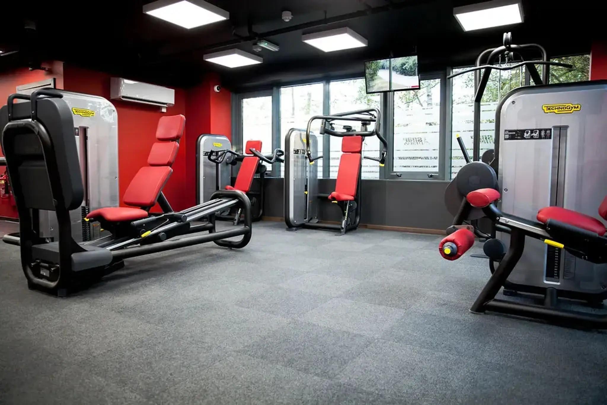 Gym Weights Machine Area Snap Fitness Bagshot Bagshot 01276 489684