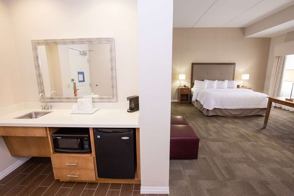 Guest room Hampton Inn & Suites Pittsburgh/Harmarville Pittsburgh (412)423-1100