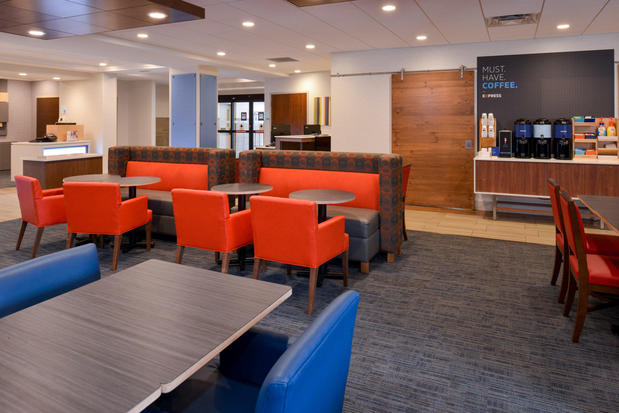 Images Holiday Inn Express & Suites Indianapolis Dtn-Conv Ctr Area, an IHG Hotel