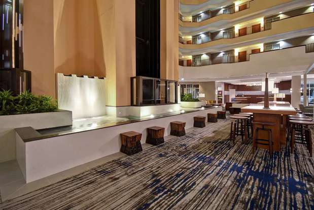Images Embassy Suites by Hilton Charleston