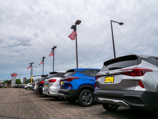 Images Luther Kia of Bloomington