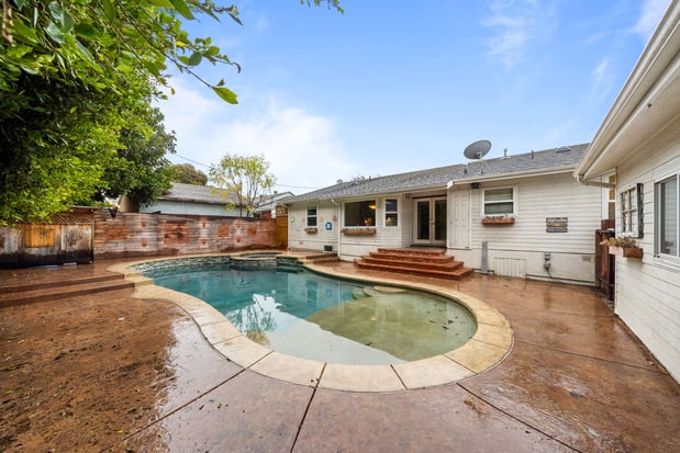 Images Carol Anne Mills - Realtor in Rancho Palos Verdes and San Pedro