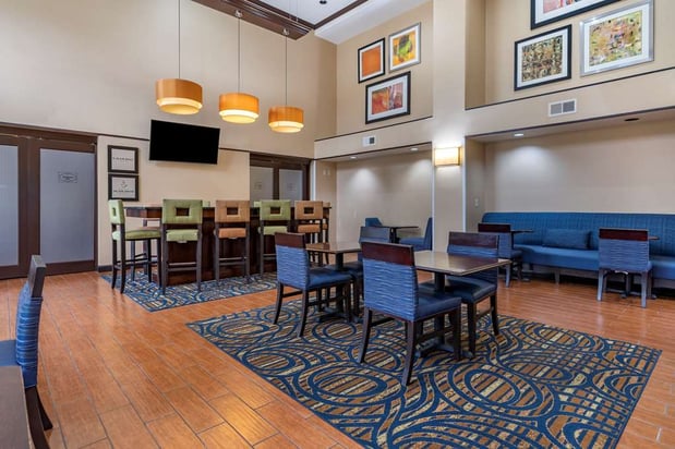 Images Hampton Inn & Suites Louisville East