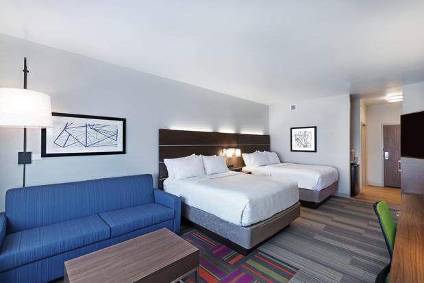 Images Holiday Inn Express & Suites Chanute by IHG