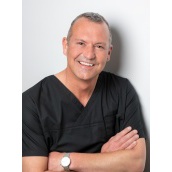 Dr. med. Dr. med. dent. Marc Holst  