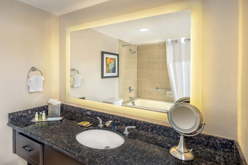 Guest room bath