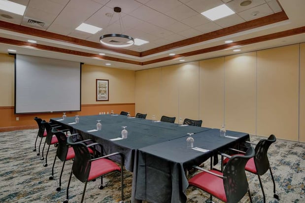Images Hilton Garden Inn Milwaukee Airport