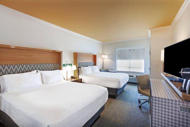 Images Holiday Inn & Suites McKinney - N Allen by IHG