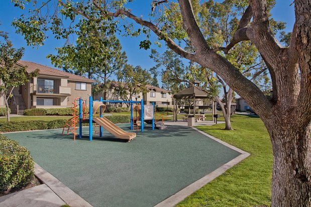Images Evergreen Apartments