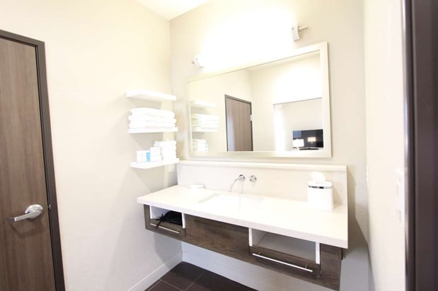 Images Hampton Inn & Suites Dallas Market Center