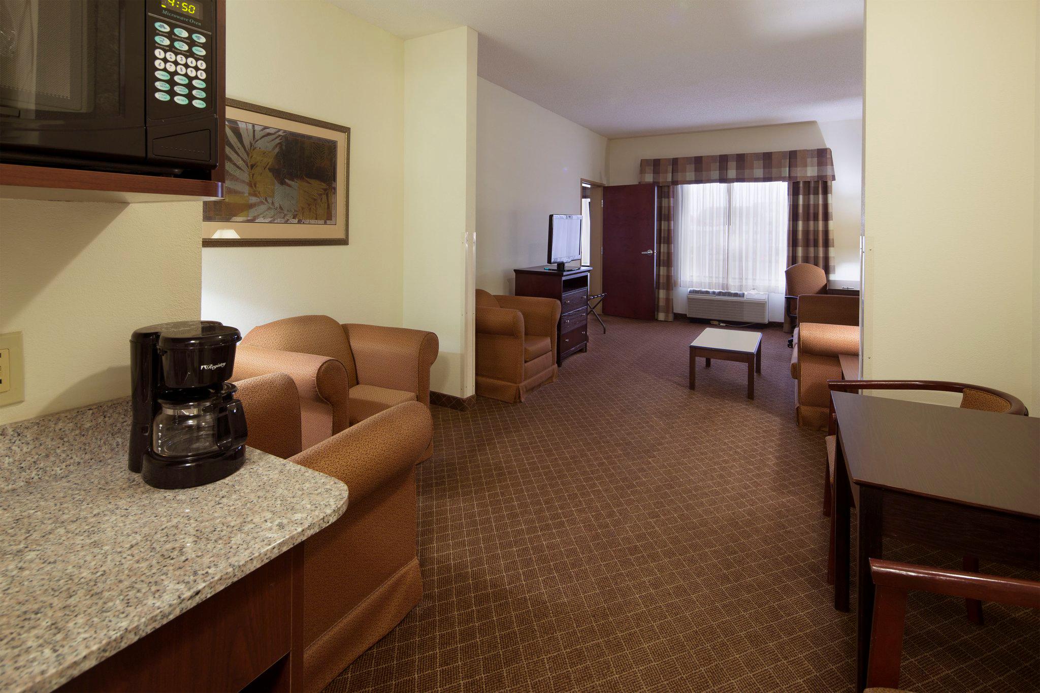 Holiday Inn Express & Suites Gadsden WNear Attalla Hotels Gadsden