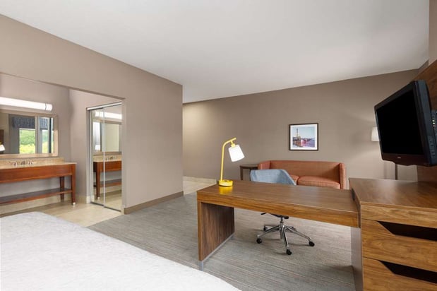 Images Hampton Inn & Suites Harrisburg/North
