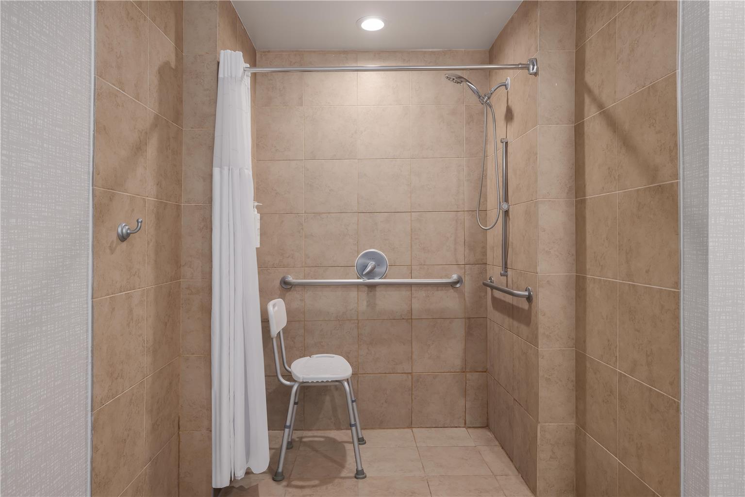 Guest room bath