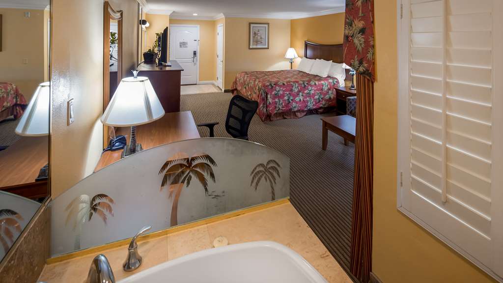 Guest Bathroom Best Western Harbour Inn & Suites Sunset Beach (562)592-4770