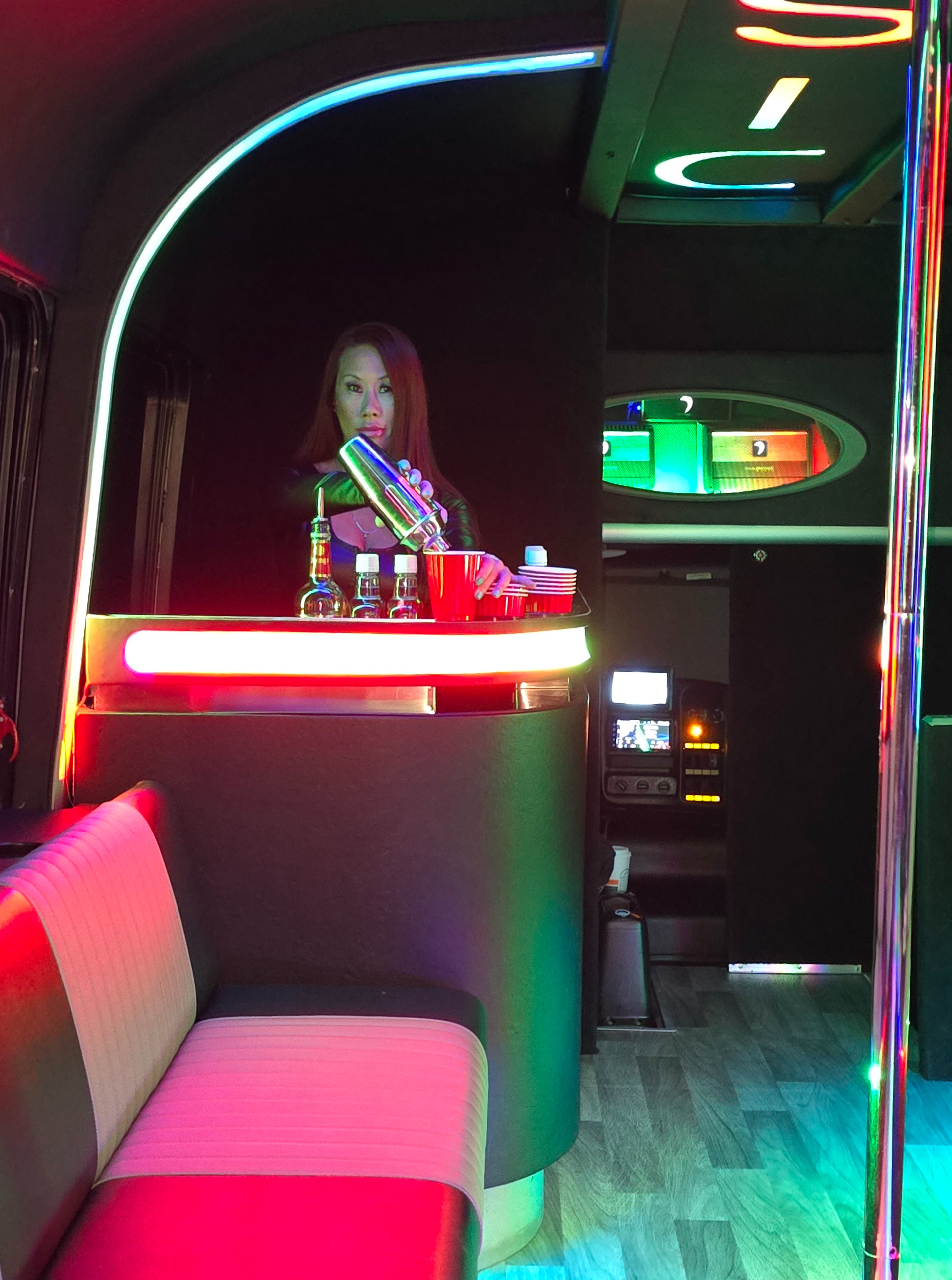 Las Vegas Party Bus No Limit 30 Passenger with Bartender.