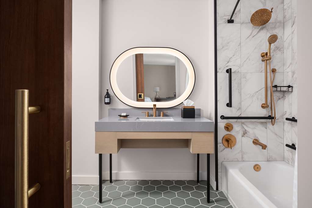 Guest room bath