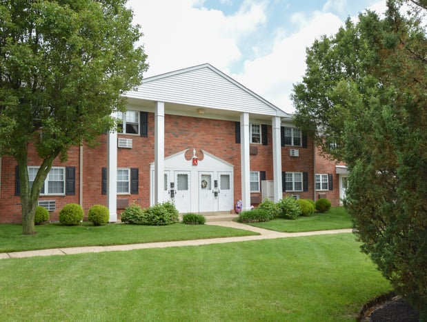 Images Country Manor Apartments