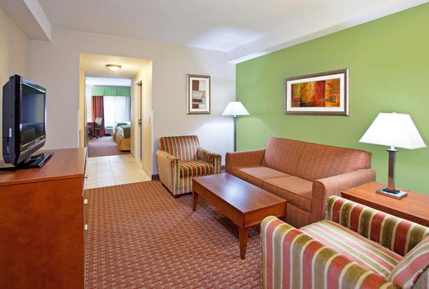 Images Holiday Inn Express & Suites Niagara Falls, an IHG Hotel