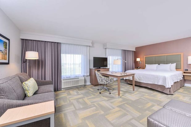 Images Hampton Inn & Suites Altoona-Des Moines