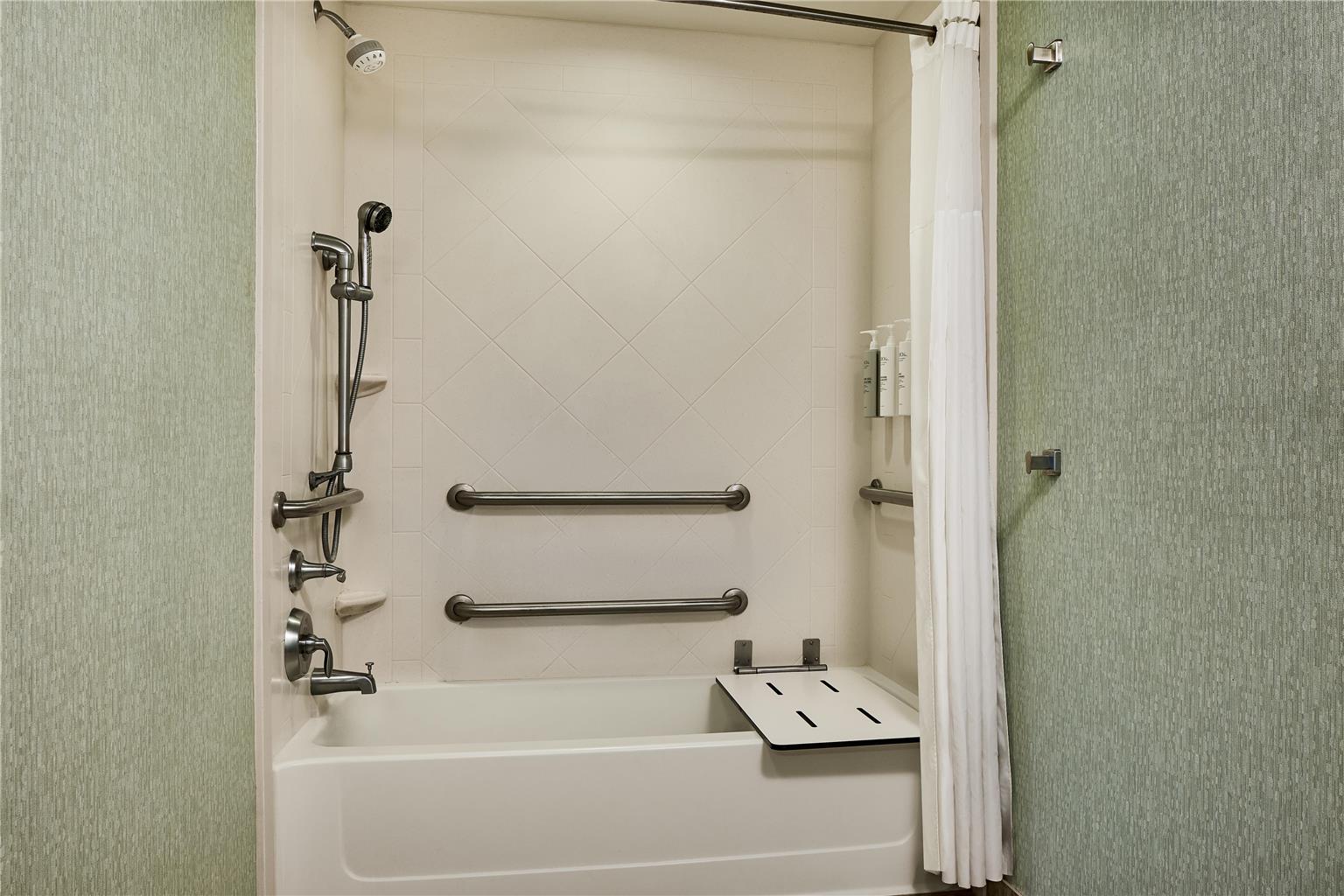Guest room bath 