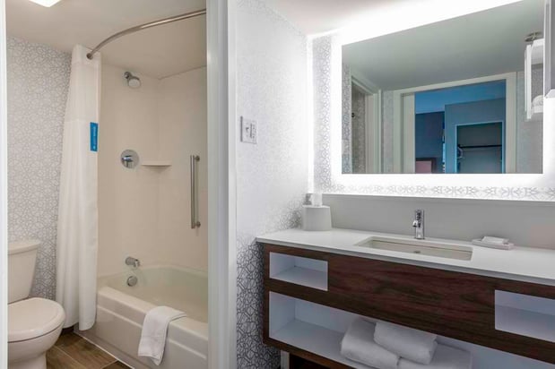 Images Hampton Inn Manchester Downtown